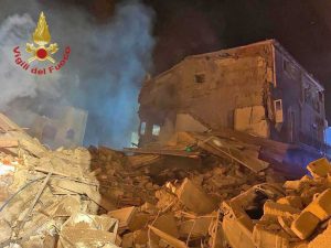 Ravanusa - Palazzina crolla dopo esplosione, 3 morti e diversi dispersi