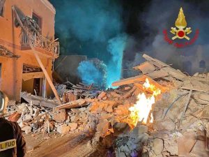 Ravanusa - Palazzina crolla dopo esplosione, 3 morti e diversi dispersi