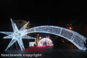 Viterbo - Le luminarie in piazza del Teatro