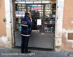 Civita Castellana - Negozio chiuso dalla polizia locale