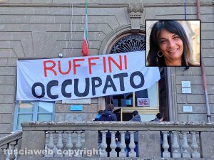 Viterbo - Il liceo Ruffini occupato - Nel riquadro la preside Claudia Prosperoni