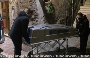 Orte - Giovane donna trovata morta in casa