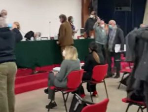 Roma - 40 medici no vax irrompono al congresso dell'Ordine