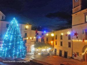 Canepina - Tradizionale accensione delle luminarie e dell'albero di Natale a piazza Garibaldi