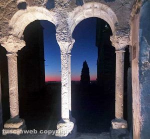 Viterbo - Il chiostro esterno dell'abbazia di San Martino al Cimino