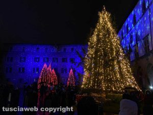 Viterbo - L'accensione dell'albero di Natale a piazza del Comune