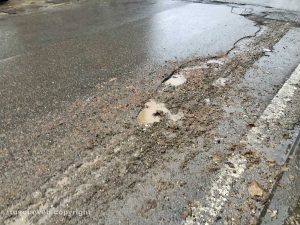 Viterbo - Buche e asfalto deteriorato in via Garbini
