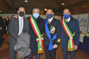 I sindaci Giovanni Arena e Sergio Caci con il capitano di vascello Francesco Tomas