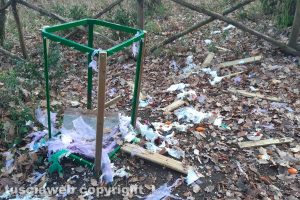 Ronciglione - Immondizia nella riserva naturale Lago di Vico