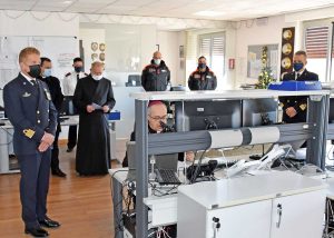 Civitavecchia - Il vescovo Ruzza impartisce la benedizione ai lavoratori del porto