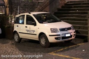 Viterbo - L'auto comunale destinata al settore dei Lavori pubblici