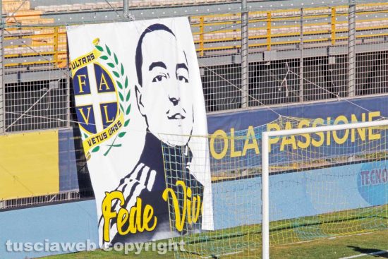 Sport - Calcio - Viterbese - Lo striscione dei tifosi per Federico Mazzoni