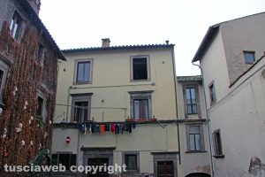 Viterbo - Appartamento in fiamme in via del Ginnasio