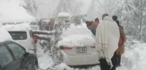 Bufera di neve in Pakistan