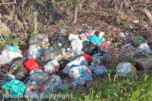 Rifiuti lungo la Tuscanese