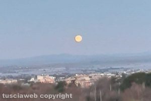 La luna che risveglia Viterbo