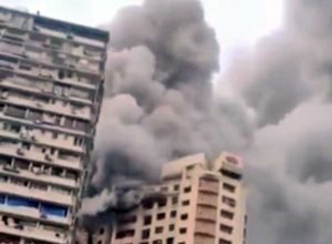 L'incendio nel palazzo a sud di Mumbai
