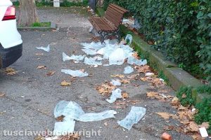 Sporcizia in piazzale Gramsci