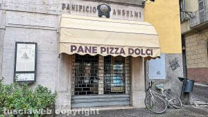 Viterbo - Chiuso il panificio Anselmi di piazza delle Erbe
