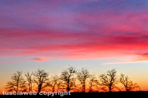 Tra cielo e terra al tramonto nelle campagne di Viterbo