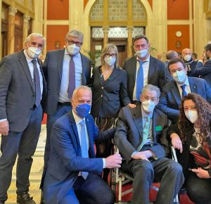 Roma - Fusco con Umberto Bossi e altri senatori Lega