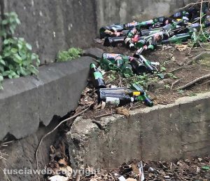 Viterbo - Rifiuti abbandonati a via Torino