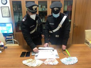 Carabinieri di Rieti - La droga e il denaro sequestrati