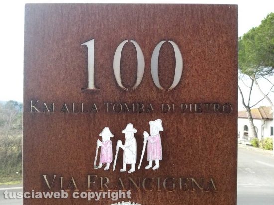 Montefiascone - La stele del 100esimo chilometro della via Francigena