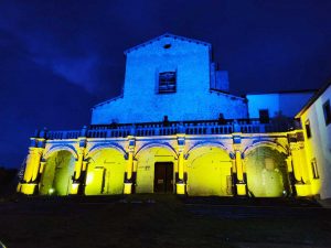 Viterbo - Unitus - Santa Maria in Gradi con i colori della bandiera dell'Ucraina contro la guerra