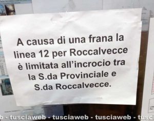 L'avviso che la linea 12 dell'autobus Francigena non arriva a Roccalvecce