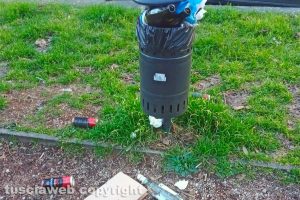 Viterbo - I rifiuti ai giardinetti di via del Paradiso