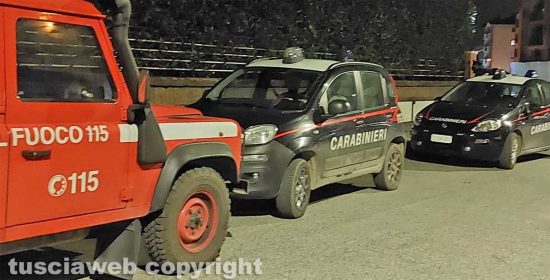 Civita Castellana - Carabinieri e vigili del fuoco in via Berlinguer