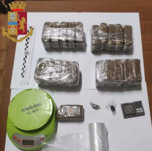 Civitavecchia - Polizia - La droga sequestrata