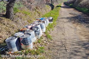 Viterbo - Rifiuti lungo strada Francigena