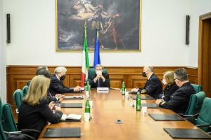 La firma dell'accordo tra ministero delle Infrastrutture, Capitanerie di porto e Associazione dei porti italiani
