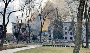 Guerra in Ucraina -Mariupol - Il teatro bombardato