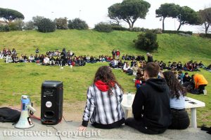 Viterbo - Un'assemblea operai-studenti a Valle Faul