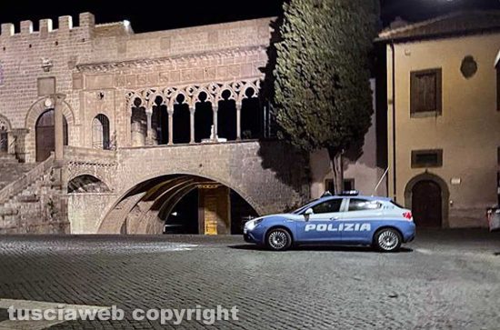 Viterbo - Una pattuglia della polizia presidia il centro - Foto d'archivio