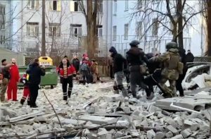 Guerra in Ucraina - Bombardamenti in zona residenziale a Kiev