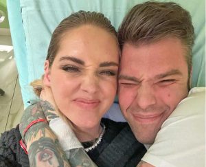 Chiara Ferragni e Fedez al termine dell'operazione in ospedale