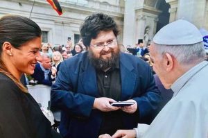 Mario Adinolfi con papa Francesco