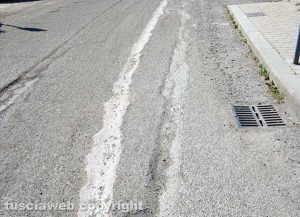 Viterbo - Asfalto danneggiato a strada Capretta