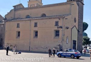 Viterbo - La polizia scientifica a piazza del Sacrario