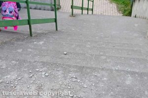 L'intonaco caduto alla scuola Canevari