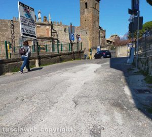 Viterbo - Via San Biele sconnessa e piena di buche