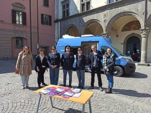 Viterbo - Piazza del Comune - Il camper della polizia per le vittime di violenza