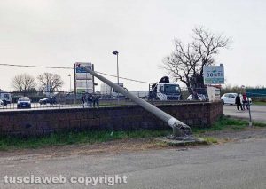 Vetralla - Palo della corrente abbattuto