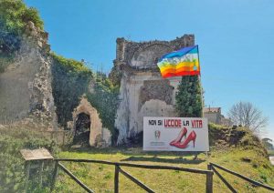 Montefiascone - Il manifesto dell'Anmig nella chiesa del Riposo contro il femminicidio