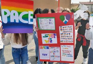 Montefiascone - Il corteo per la pace degli alunni dell'istituto comprensivo Anna Molinaro