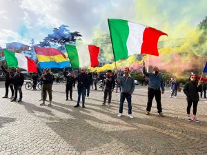 Viterbo - Casapound Italia in piazza dei caduti per contestare l’iniziativa dell’Anpi con lo storico Eric Gobetti sulle foibe